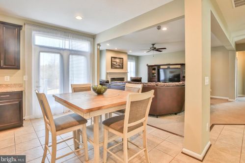 16609 Fox Chase Ct, Leesburg VA 20176-7845 exterior