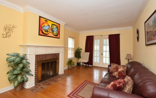 3162 28th St, Milwaukee, WI 53215-4308