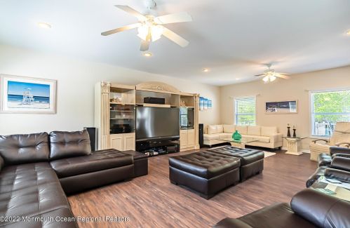 660 Berkeley Ave, Berkeley Township NJ 08721-3703 exterior