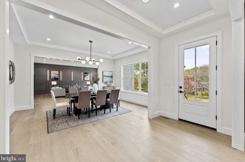 1327 Mayflower Dr, Mc Lean VA 22101-3405 exterior