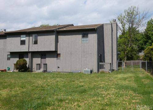 8 Auld Way, Edison NJ 08817-2401 exterior