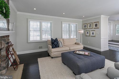 6 Alta Vista Dr, Princeton NJ 08540-7429 exterior