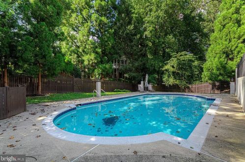 1515 Highwood Dr, Mc Lean VA  22101-5800 exterior