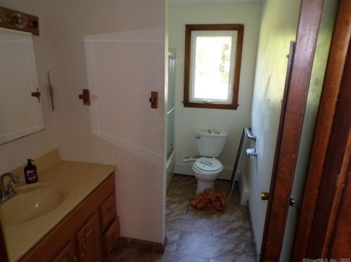 304 Frst St, Hartford CT 06118-2350 exterior