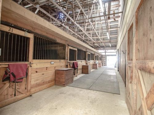 40 Dunbarton Ctr Rd, Concord NH 03304-5300 exterior