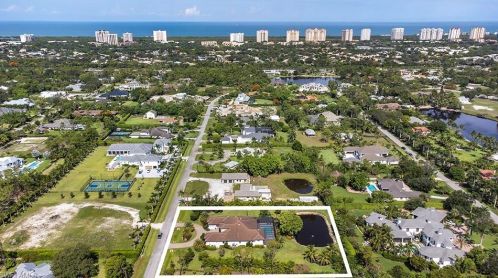 179 Mahogany Dr, Naples FL 34108-2926 exterior