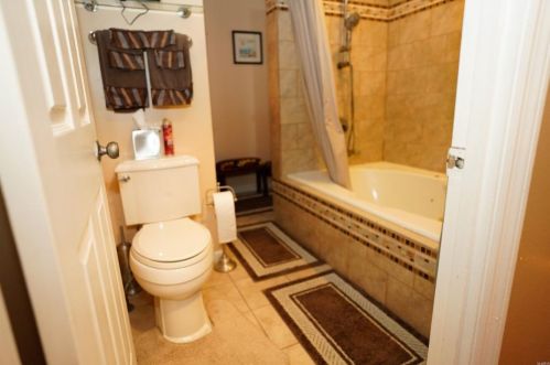 8788 Santa Bella Dr D, Hazelwood MO 63042-2918 exterior