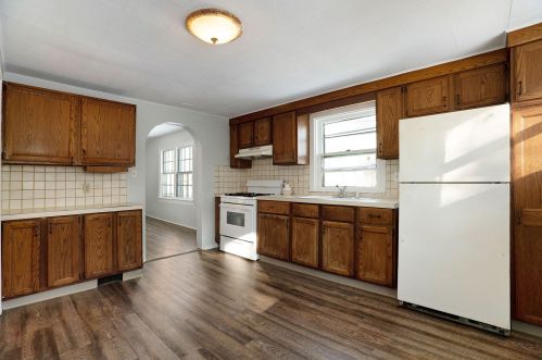 202 Leonard St, Grand Rapids MI 49503-0010 exterior