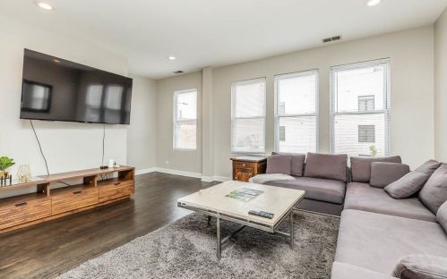 938 Noble St, Chicago IL  60642-5303 exterior