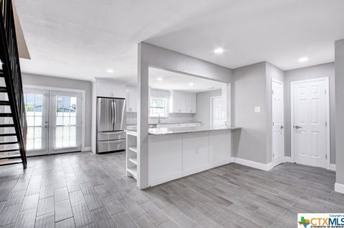 718 Grosvenor St, San Antonio TX 78221-1408 exterior