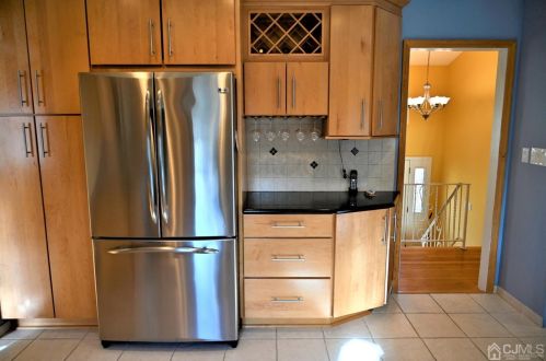 29 Oliver Ave, Edison NJ 08820-3144 exterior