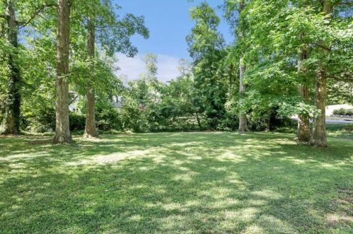 3631 Kingsboro Rd, Atlanta GA  30319-1312 exterior