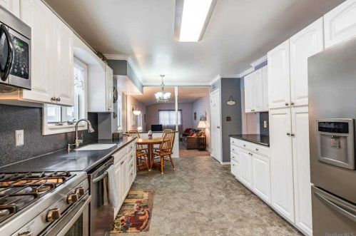 10 Pawnee Dr, Commack NY 11725-4210 exterior