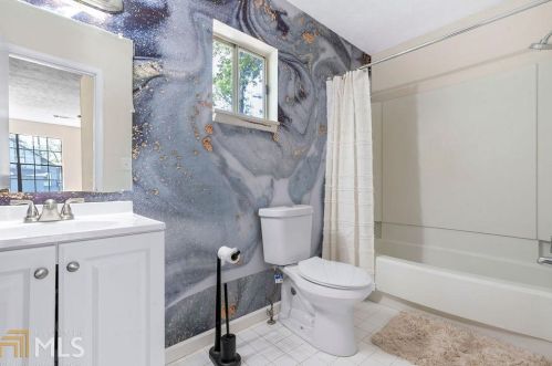 6276 Creekford Dr, Lithonia GA  30058-7913 exterior