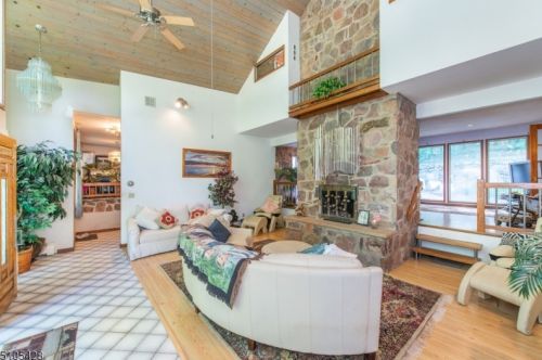 10 Lawrence Rd, Dover NJ 07869-3106 exterior