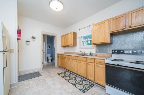 1020 Clinton Ave, Kalamazoo MI 49001-3881 exterior