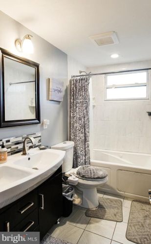 1908 Greymont St, Philadelphia PA 19116-3916 exterior