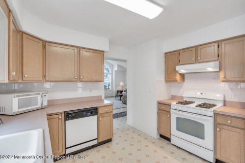 7 Eaton Ct, Jackson Twp NJ exterior