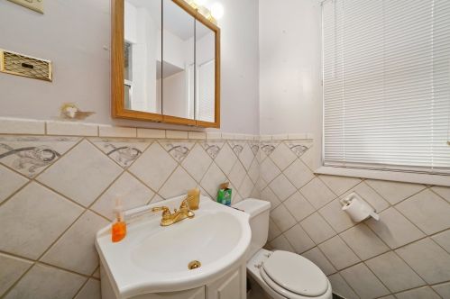 8417 Brandon Ave, Chicago IL 60617-4457 exterior