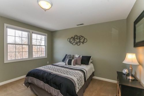 25 Gates Ave, Springfield MA 01118-2302 exterior