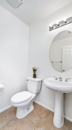 2940 Nau Ave, Tustin CA 92782-3377 exterior