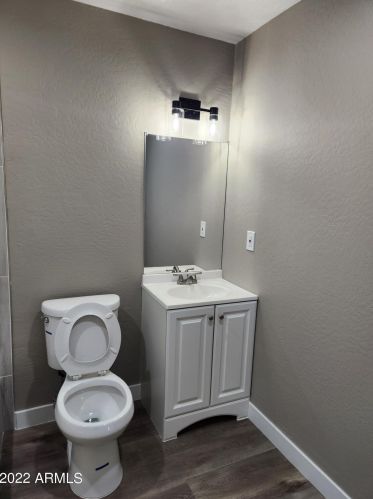 6831 Camelback Rd, Phoenix AZ  85033-1505 exterior