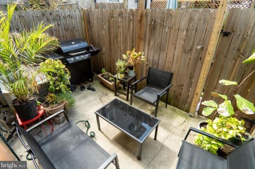 1606 Bainbridge St, Philadelphia PA  19146-2017 exterior