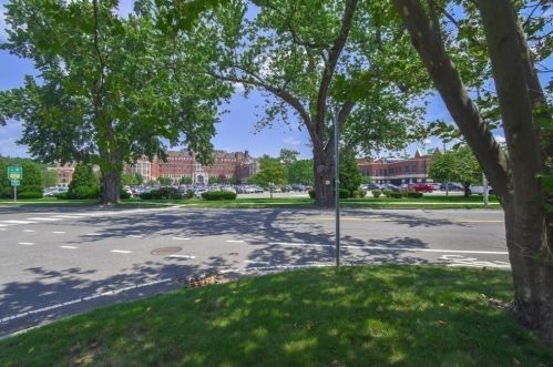 708 Chestnut St, Springfield MA 01103-1707 exterior