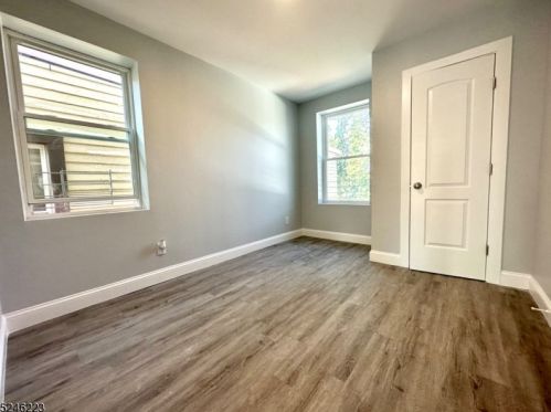 20 Grv Ter, Irvington NJ 07111-2722 exterior