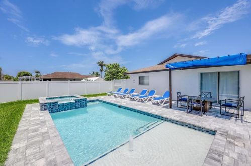 784 94 Ave, Naples FL 34108-2449 exterior