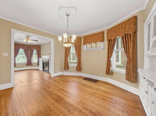 2226 Kedvale Ave, Chicago IL 60629-5708 exterior