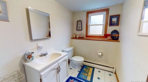 10 Oxcart Dr, Windsor CT 06095-1218 exterior