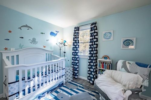 84 Spg St, Windsor Locks CT 06096-2207 exterior