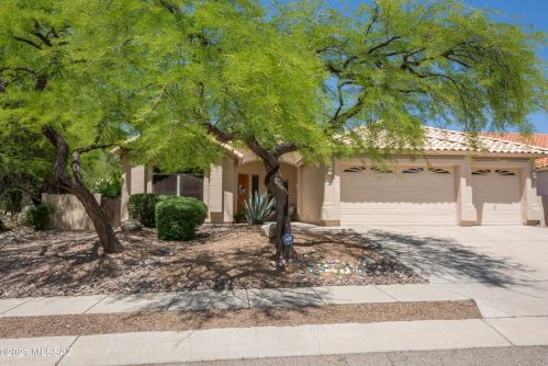 7673 Camino Amistoso, Tucson, AZ 85750-7070