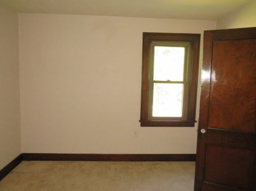 2634 Library Rd, Pittsburgh PA 15234-3107 exterior