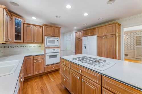 4767 Dunwoody Sta Dr, Atlanta GA 30338-4703 exterior