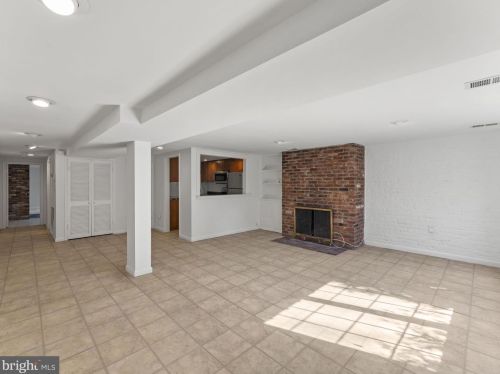 916 Capitol St, Washington DC 20003-1533 exterior