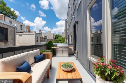 936 Leithgow St, Philadelphia PA 19123-1440 exterior