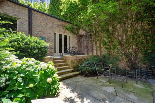 1442 Astor St, Chicago IL  60610-1615 exterior