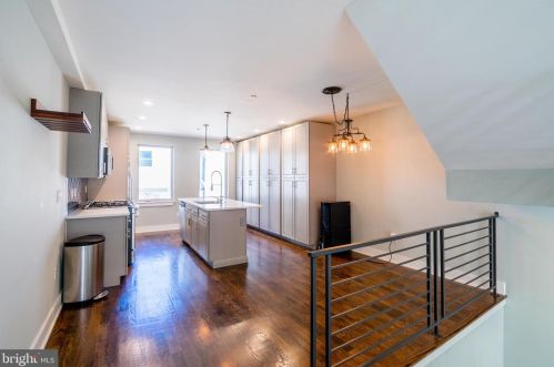 2405 Manton St, Philadelphia PA  19146-2434 exterior