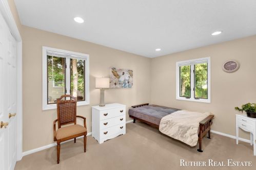 2112 Emens Dr, Meskegon MI 49444-4445 exterior