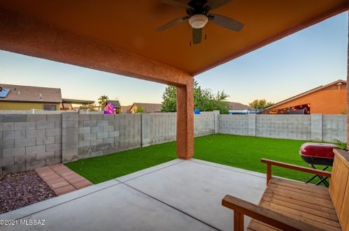 2425 Calle Sierra Del Manantial, Tucson AZ 85706-5052 exterior