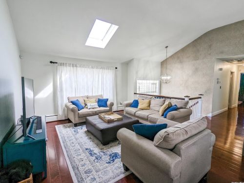 12 Kenswick Ln, Huntington Station NY 11746-2805 exterior