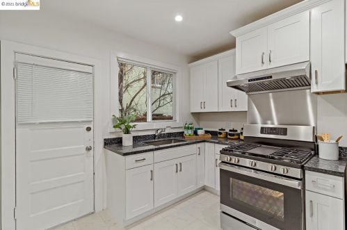 2924 Florence St, Berkeley CA 94705-2093 exterior