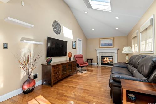 76 Burton Ln, Commack NY 11725-1941 exterior