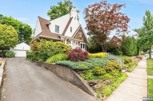 870 Prince St, Teaneck, NJ 07666-4413