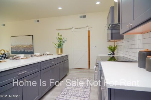 5690 Placita Amanecer, Tucson AZ  85718-4002 exterior