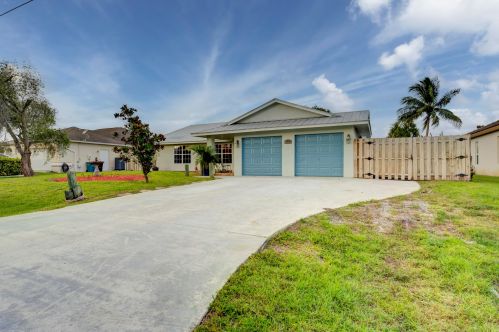 973 Abingdon Ave, Fort Pierce, FL 34953-2802
