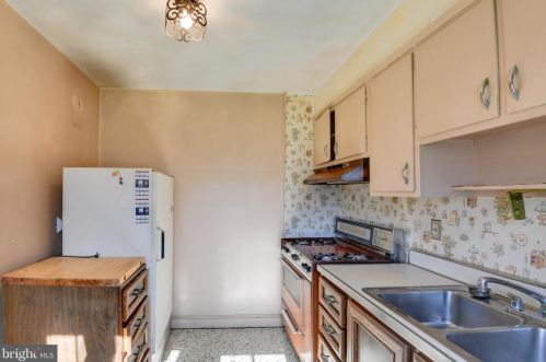 1906 August Dr, Silver Spring MD 20902-4013 exterior