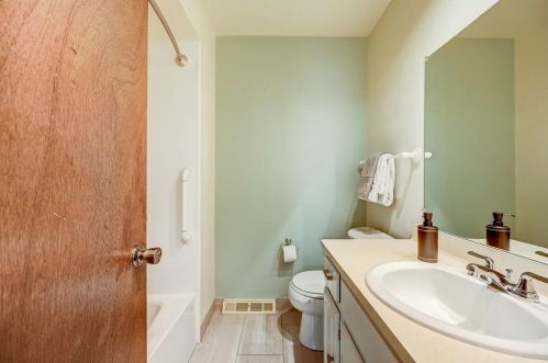 5718 24 St, Milwaukee WI 53204-1920 exterior